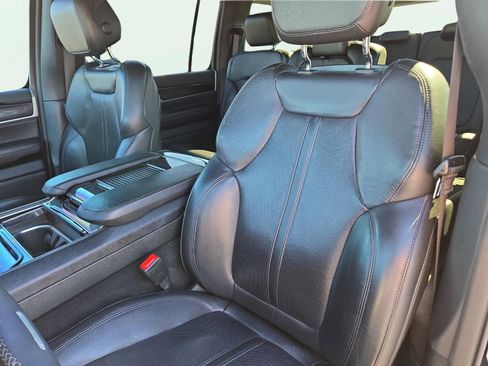 Used 2023 Jeep Wagoneer 4WD w/ Premium Group I image 16