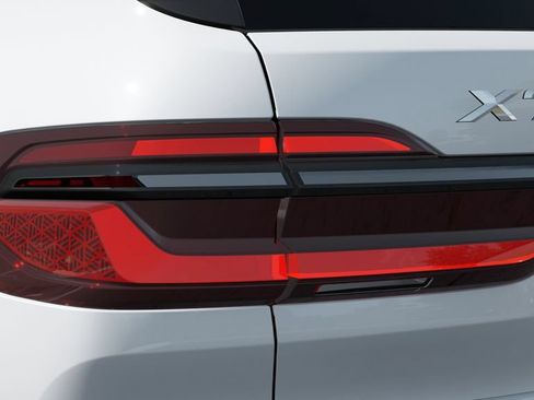 New 2027 BMW X7 xDrive40i w/ M Sport Package AWD/4WD image 8
