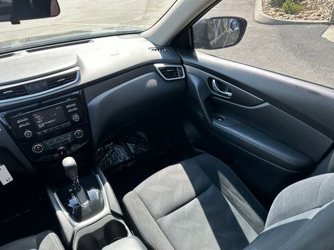 Used 2016 Nissan Rogue S w/ Appearance Package FWD image 22