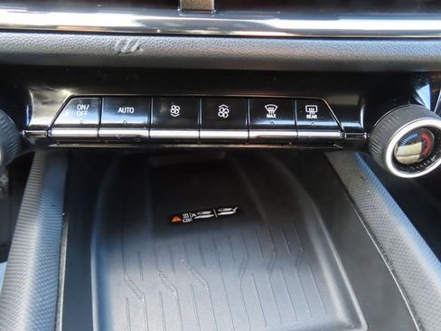 Used 2025 Chevrolet Equinox EV RS w/ Convenience Package II AWD/4WD image 35