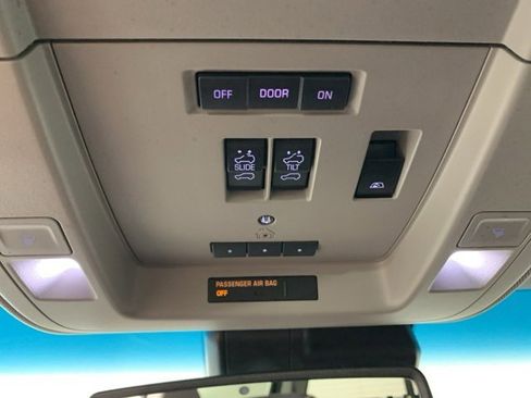 Used 2018 Chevrolet Silverado 1500 High Country image 23