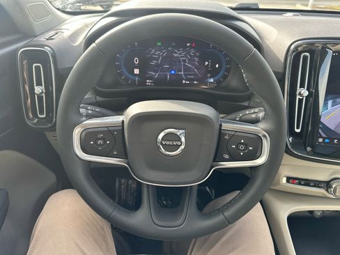 Used 2023 Volvo XC40 B5 Plus w/ Protection Package Premier image 18