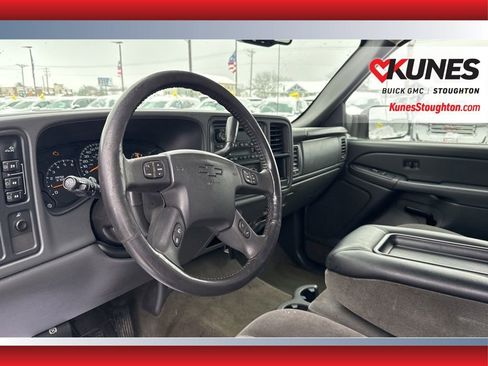 Used 2005 Chevrolet Silverado 2500 LS image 21