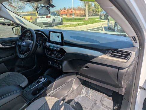 Used 2022 Ford Escape SE w/ SE Sport Appearance Package FWD image 18