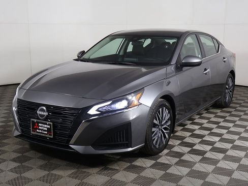 Used 2023 Nissan Altima 2.5 SV image 5