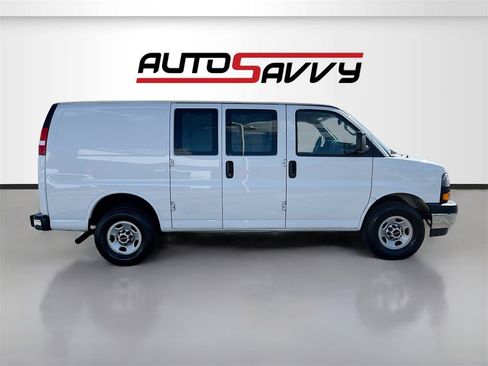 Used 2024 GMC Savana 2500 w/ Driver Convenience Package image 8