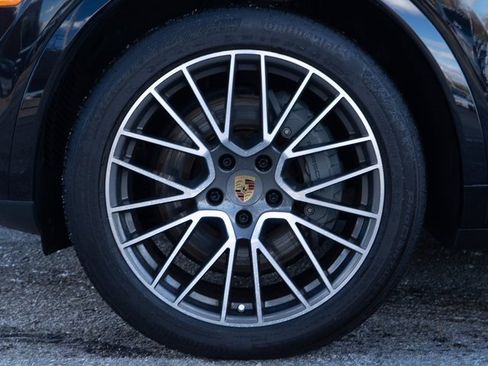 Certified 2022 Porsche Cayenne S image 12