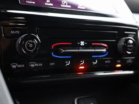 Used 2023 Jeep Grand Cherokee Laredo image 20