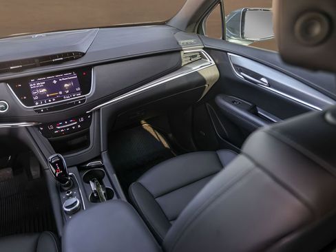 Used 2025 Cadillac XT5 Luxury w/ LPO, Floor Liner Package FWD image 28