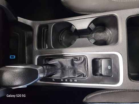 Used 2018 Ford Escape SE image 40