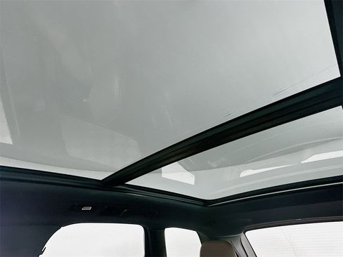 Used 2023 Volvo XC60 B5 Plus image 21