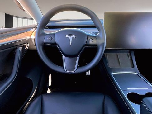 Used 2025 Tesla Model Y Performance image 8