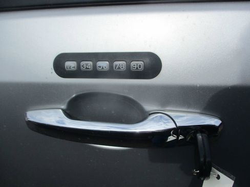 Used 2011 Ford Edge SEL image 9