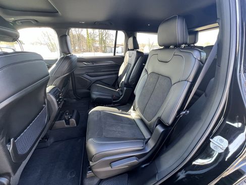 New 2025 Jeep Grand Cherokee L Altitude image 12