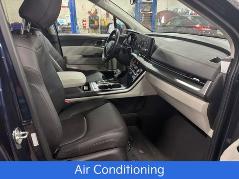 Used 2024 Kia Carnival LX image 24
