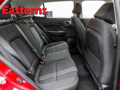 Used 2022 Hyundai Venue SEL image 22