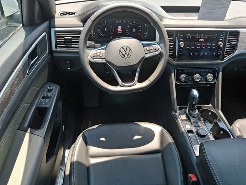 Certified 2023 Volkswagen Atlas Cross Sport SE w/ Panoramic Sunroof Package AWD/4WD image 11