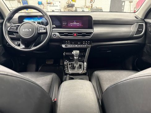 Used 2024 Kia Seltos EX AWD/4WD image 17