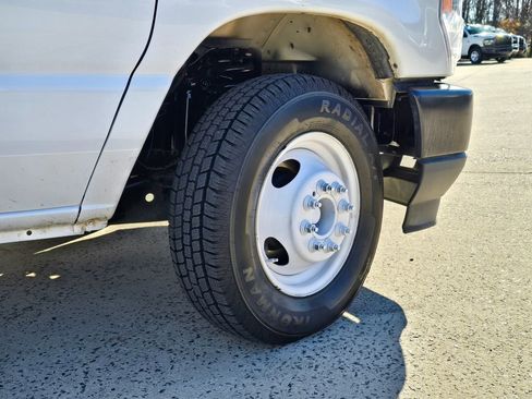Used 2024 Ford E-350 and Econoline 350 Super Duty w/ Power Windows & Locks Group image 15