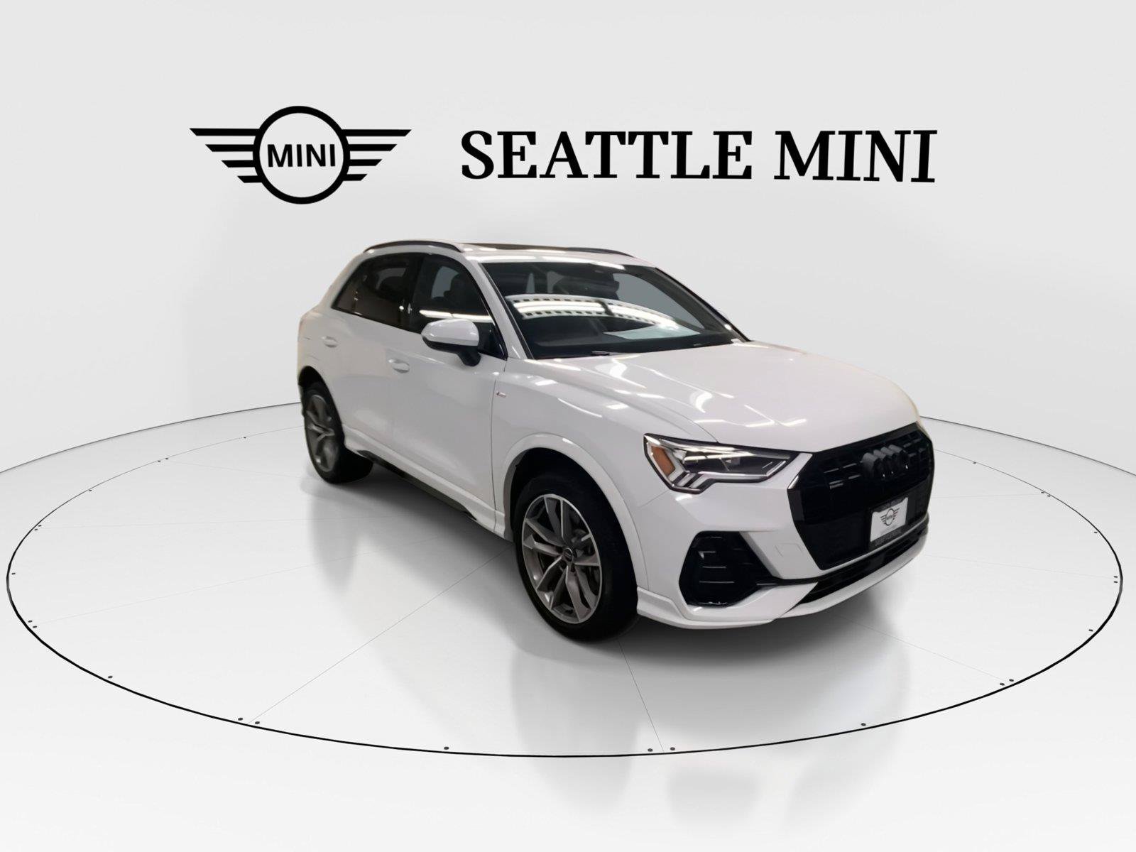 Used 2024 Audi Q3 2.0T Premium AWD/4WD image 2