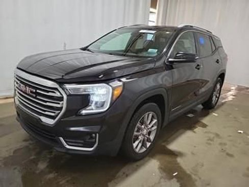 Used 2024 GMC Terrain SLT w/ Infotainment Package II image 2