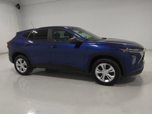 Used 2024 Chevrolet Trax LS FWD image 11