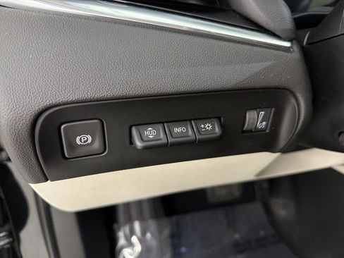 Used 2024 Buick Enclave Avenir w/ Avenir Technology Package image 37