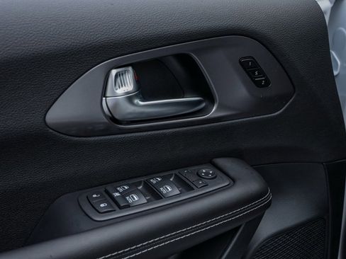 New 2026 Chrysler Pacifica Select image 13