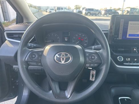 Used 2025 Toyota Corolla LE image 17