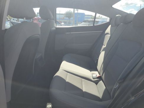 Used 2017 Hyundai Elantra SE image 15