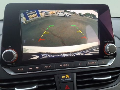 Used 2025 Nissan Altima 2.5 SV FWD image 12