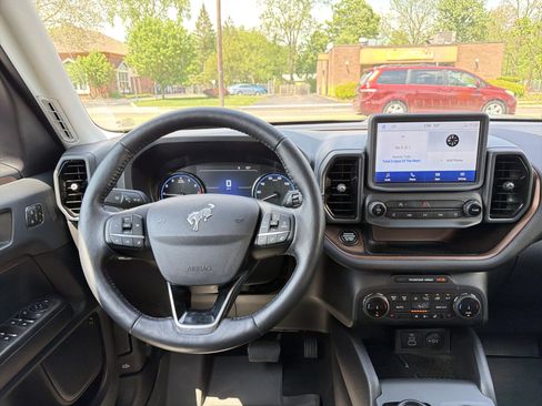 Used 2023 Ford Bronco Sport Outer Banks w/ Tech Package AWD/4WD image 12