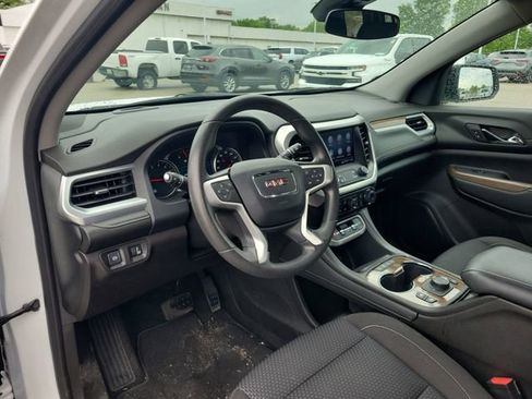 Used 2023 GMC Acadia SLE w/ Driver Convenience Package FWD image 16