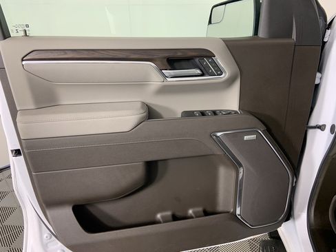 Used 2025 GMC Sierra 1500 SLT w/ SLT Premium Package image 24