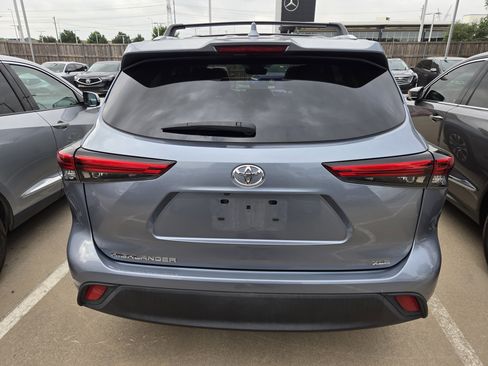 Used 2021 Toyota Highlander XLE FWD image 6