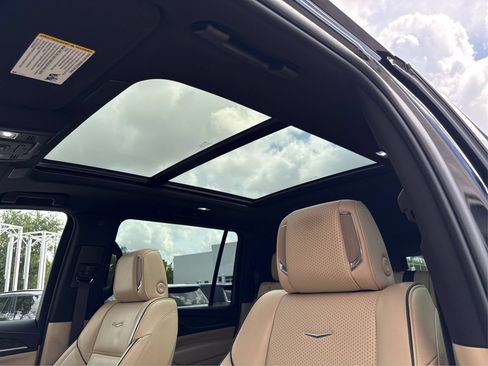 Used 2023 Cadillac Escalade ESV Premium Luxury w/ LPO, Illumination Package AWD/4WD image 32