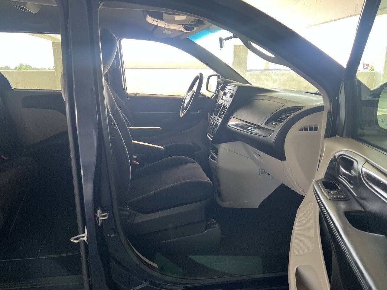 Used 2013 Dodge Grand Caravan SE FWD image 18