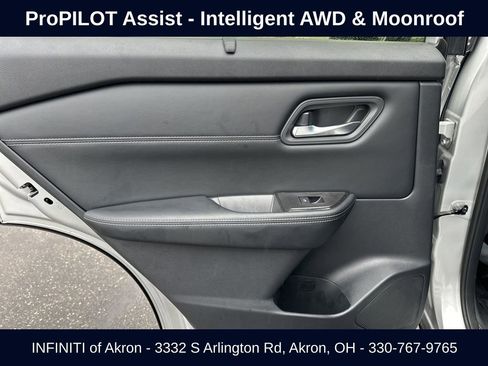 Used 2025 Nissan Rogue SV w/ SV Premium Package image 33