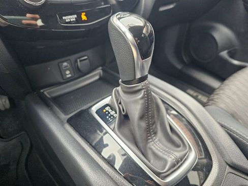 Used 2017 Nissan Rogue SV image 32