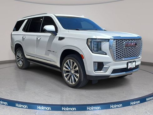 Used 2021 GMC Yukon Denali w/ Denali Premium Package AWD/4WD image 4
