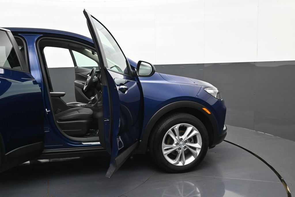 Used 2023 Buick Encore GX Preferred w/ Cold Weather Comfort Package AWD/4WD image 9