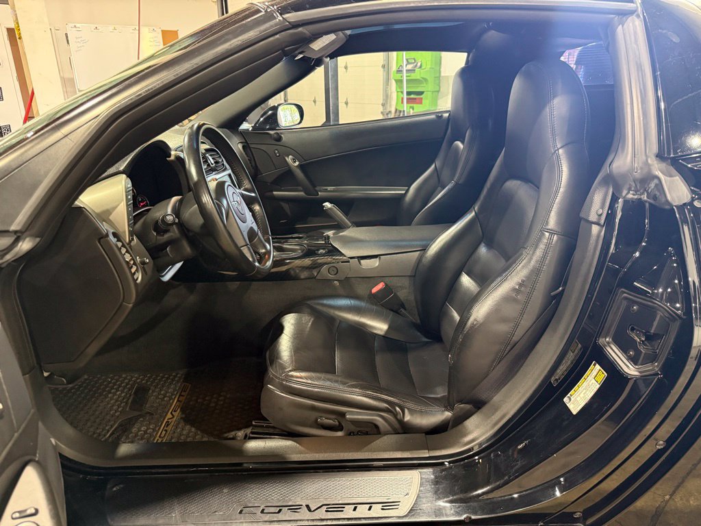 Used 2005 Chevrolet Corvette Coupe w/ Preferred Equipment Group RWD image 8