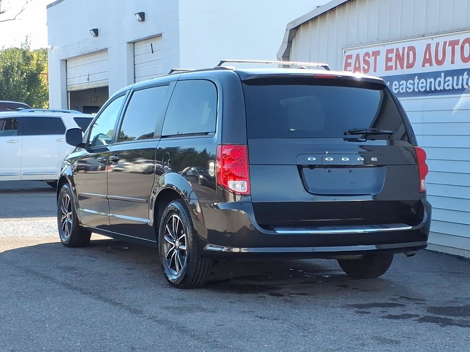 Used 2017 Dodge Grand Caravan GT FWD image 3