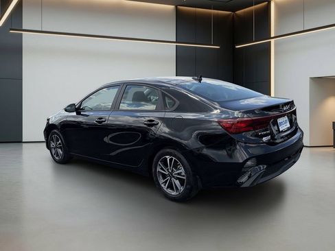 Used 2023 Kia Forte LXS w/ LXS Technology Package FWD image 3