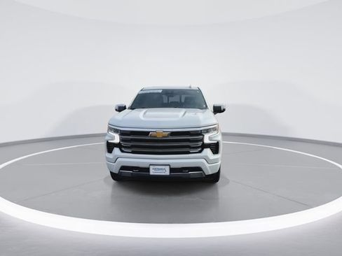 Used 2023 Chevrolet Silverado 1500 High Country w/ High Country Premium Package AWD/4WD image 3