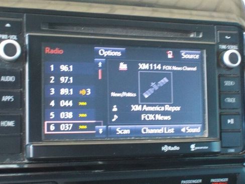 Used 2014 Toyota Tacoma PreRunner image 8