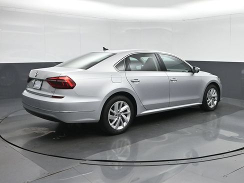 Used 2018 Volkswagen Passat 2.0T SE FWD image 7