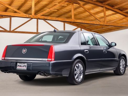 Used 2011 Cadillac DTS Premium FWD image 5