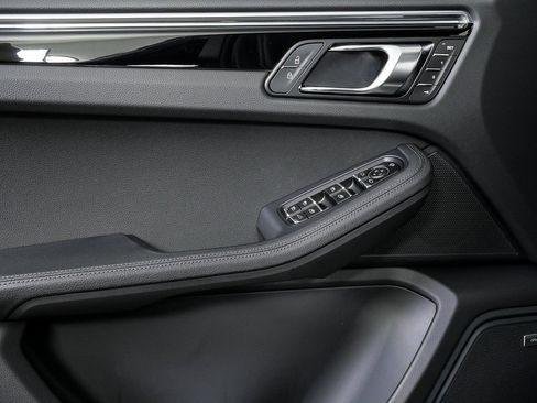 Used 2026 Porsche Macan AWD/4WD image 6
