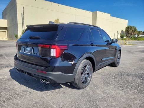 Used 2025 Ford Explorer ST image 6